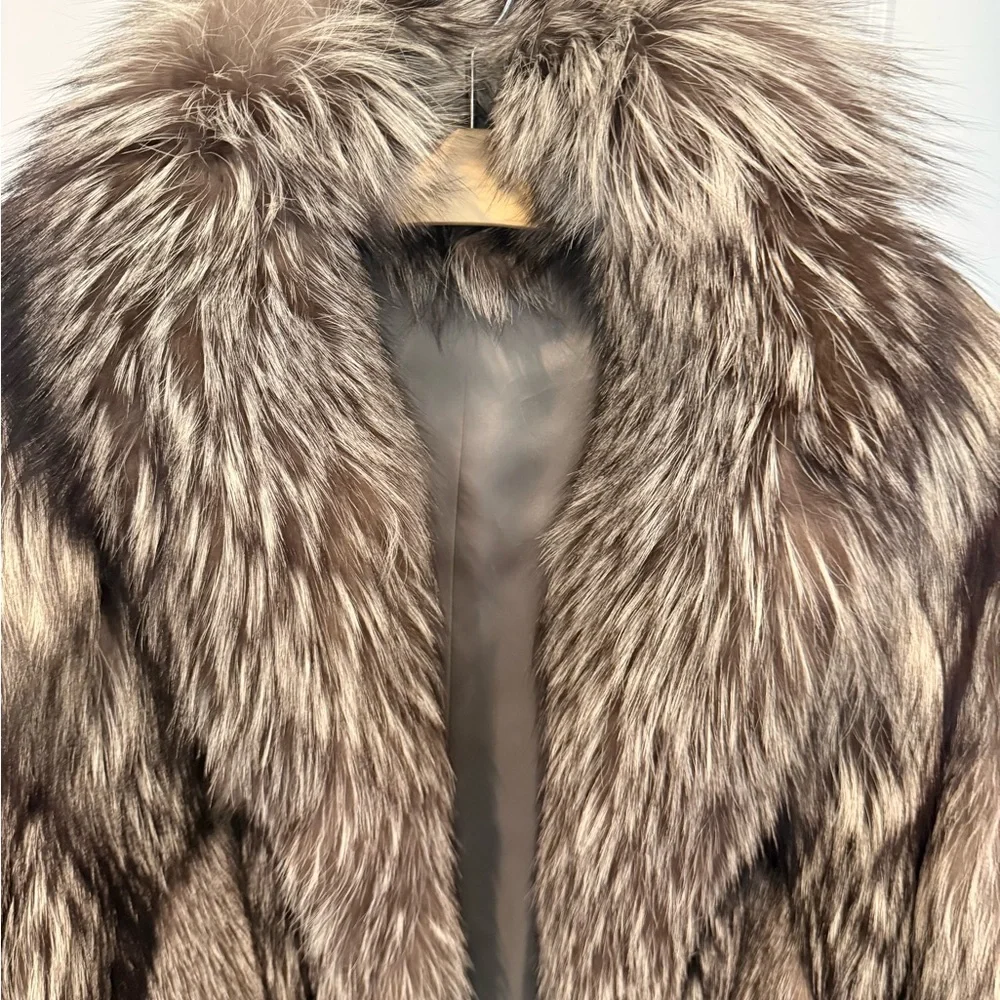 Pristine Custom Vintage Silver Fox Fur Coat - Picture 2 of 15